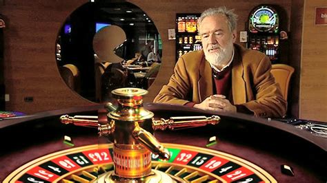 игрок в казино фото старый мужчина